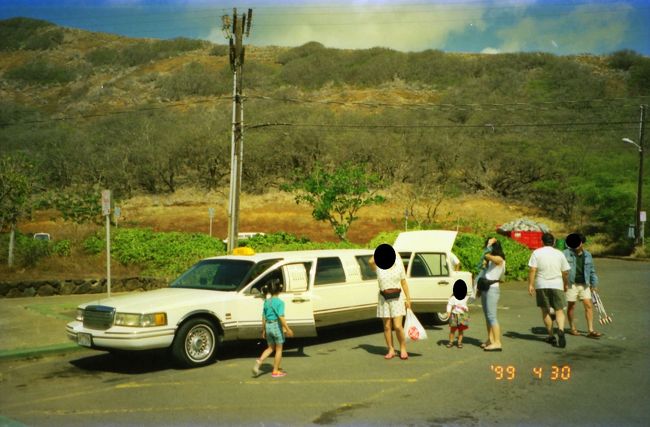 人数が多いので、一度に乗れるリムジンで送迎だったようです。