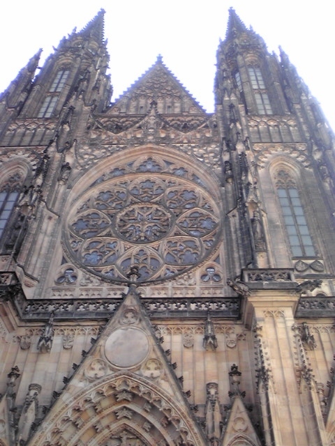 　聖ヴィート大聖堂<br />　ゴシック様式です。大迫力の美しさ。