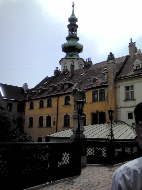 この塔の形も面白いです。