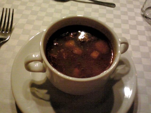 　ブダペストに着き、夕食。<br />　「ハンガリアングヤーシュ」　牛肉入り具だくさんのパプリカスープ