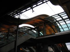 ベルン駅に戻ってきたら、波型の屋根にパウルクレーセンターとの一体感を感じましたが、駅はレンゾピアノ作ではないようです。なんとなく真似したのでしょうか。