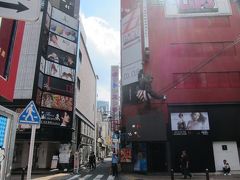 新宿歌舞伎町へたどり着きました。