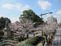 品川弥二郎さんの銅像を見ながら歩道橋を渡り、