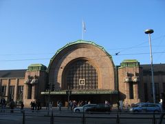 近くのショッピングモールのカフェでお茶していたら、大阪のおばちゃんもびっくりの若い女性の席の取り合いが。フィンランドは若い女性が強い、のか。