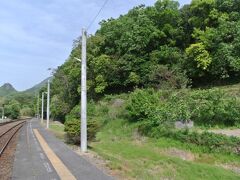 松山城見学後、松山から電車で1時間弱、下灘駅へ。