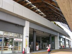 高知駅着きましたー。
駅舎が改装したばかりでキレイ！
こっちは北口です。