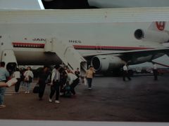 飛行機の中で一晩過ごし、朝早くブリスベンに到着～！
6時半過ぎ・・・まだねむ～い　(´Д⊂ヽ