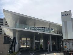 JR茨木駅の東口です。
改装して、近代的でキレイになりましたね。
