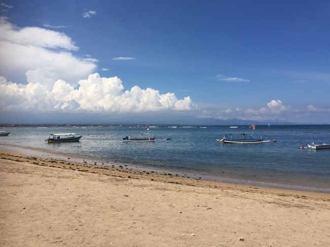 でもサヌールのビーチはなんかのんびりしていて癒されます。