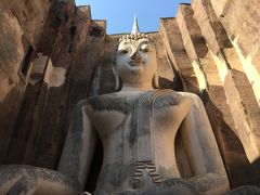 中に入るとあら美しい・・深窓の仏像ですね～