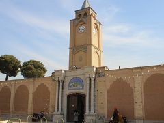 　キリスト教を信仰するアルメニア人の為に、ジョルファー地区では、厳格なイランにおいてキリスト教の信仰が許され、教会が多く作られた。その中でも17世紀に作られたヴァーンク教会は、現在観光客に開放されている。