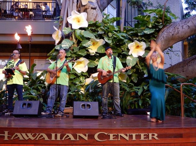 ワイプナはお気に入りのバンドで、左端の人は、ウクレレが超絶<br />