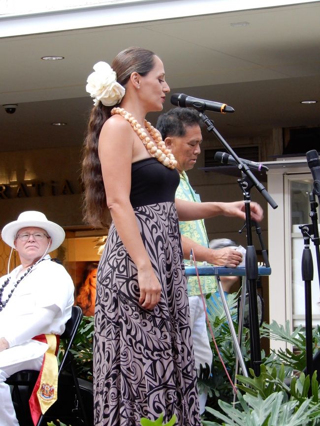 アラモアナショッピングセンターでロイヤルハワイアンバンドの演奏の日<br />