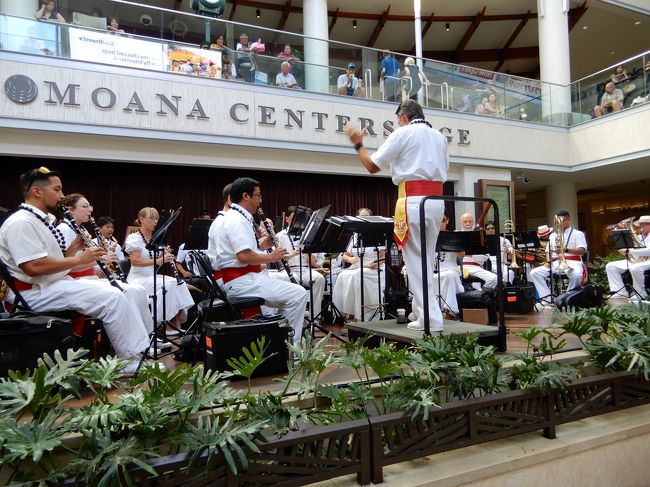 ははは、ロイヤルハワイアンバンドの大ファン