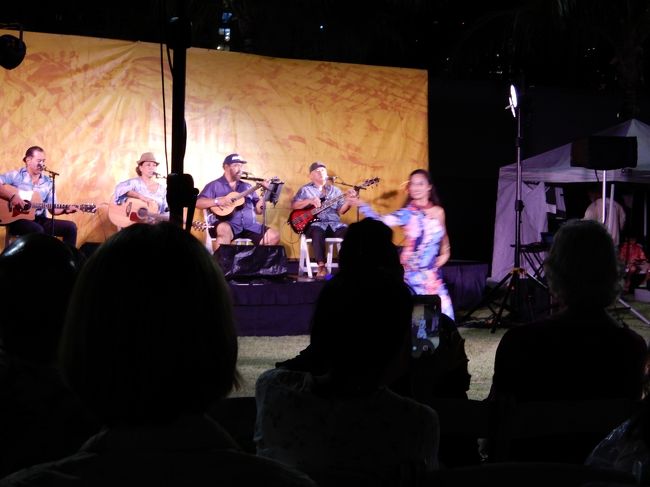 今夜も楽しんだ<br />歩いてアラモアナショッピングセンターの白木屋で、ビールと食事