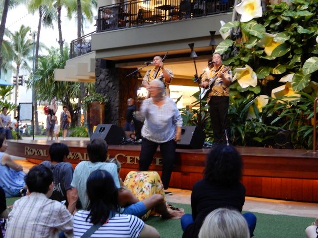 このおばあちゃんは、動きも足ももうそれなりだけど、いいなぁ、素敵<br />動きが少なくてもカッコいい