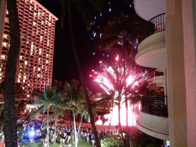 ラグーンからの花火はちょっと形状が違います