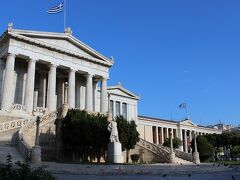 　アテネの国立図書館、さぞかし歴史的な蔵書が沢山あるのだろう。