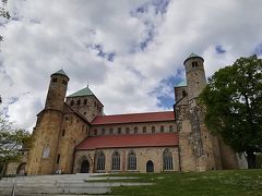 せっかくなのでヒルデスハイムの観光開始です。一番のみどころ、聖ミカエル教会。
