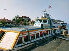 会社から休日は人が多く集まる場所には行かないようにと連絡があったのでバンコクには行かずひとりでひっそりと船に乗りシーチャン島に行ってきました。

※写真をたくさん撮ったので詳細は別の旅行記で。
