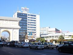 　2012年に完成したマケドニア門をくぐり、マケドニア広場まで歩く。ホテルはその直ぐ近くにあった。Hotel Squareでチェックインを済ませ、インターネットをしながら一息つく