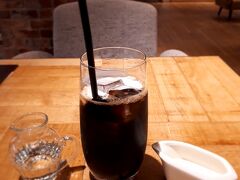 見学の後、ノリタケスクエアに併設されたカフェで休憩。
こちらはカジュアルなノリタケの食器を使っています。
ノリタケの森には、他にもノリタケのきらびやかな食器でテーブルセッティングされたフレンチレストランもあり、そちらも興味があります。