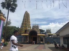 おっ、大きなヒンズー教寺院。
（Sri Muthumariamman Thevasthanam, Matale)

試しに検索したら、ちゃんとクチコミ登録されてる！さすが４トラ