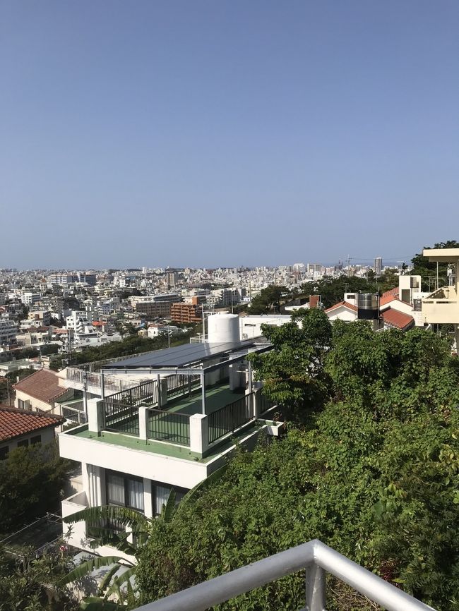 首里・金城町の石畳道からの眺めです。