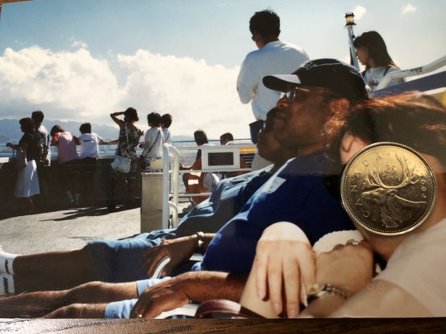 船の上で<br />この後スラックスに椅子のペンキがべったり<br />係の人に言ったらポケットからドル札がどっさり。その中から10ドル札を渡された<br />クリーニング代