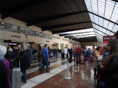 5/2 朝。
今日は列車でラ・スペツィアへ向かいます。
フィレンツェは駅のコンコースも人が多いですね。