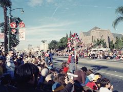 Rose Parade 1980.
PasadenaのColorado Bvd を走ります。