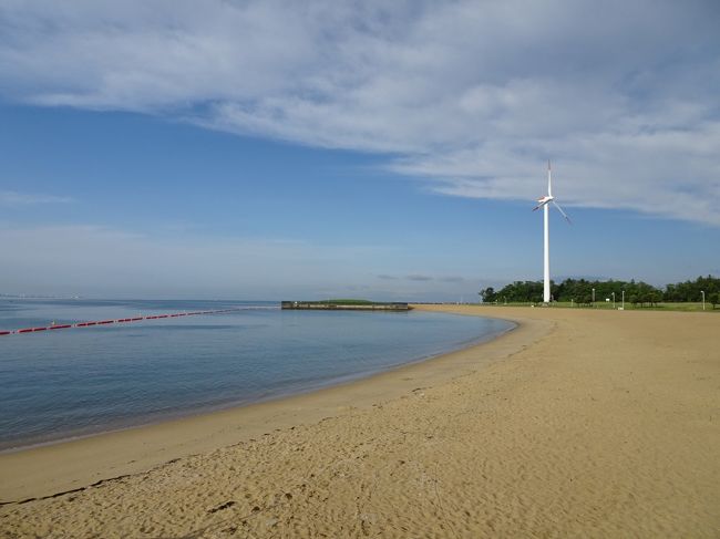 30．知多市<br /><br />ここも臨海部は工業地帯。その南端付近にある新舞子マリンパークに立ち寄ってみました。朝倉駅付近からは交通量が少なく信号もない一直線の道路が続き、走りやすかった。