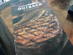 ストリップ通りのOUTBACKにてランチ。