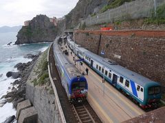 マナローラ駅から再び電車に乗って隣の CORNIGLIA へ向かいます。