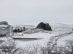 流氷ウォークを楽しんだ後は、
ウトロの小高い丘「夕陽台」へ。
ウトロに接岸している流氷は、紋別や網走にもまだあるかな？
風向き次第で空っぽになってしまうという流氷の不思議。
明日はまだあるとよいのですが。。。