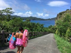 なかなかな坂道を降りていきます。