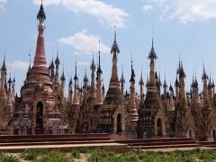 カックー遺跡、本当にすごかったです。
仏塔がひたすら並んでいます。
2500くらいあるようです。
今回のミャンマーの旅行で一番感動したかもしれないです。

