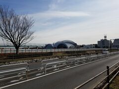 東京辰巳国際水泳場を臨む