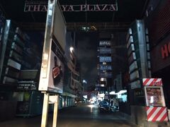 日本人街とか夜の街とか呼ばれているタニヤプラザもほぼ全店閉店になり真っ暗。