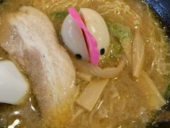 午前中の仕事が終わったのでランチです。

元気家グループのピヨピヨ
比内地鶏味噌ラーメンです。