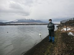 13:27
まぁ、いいでしょう。
無事に下山。
達成感に浸る筆者。

白鳥と記念撮影。
カシャ。