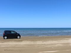 その後、レンタカーを借りて能登方面へ向かいました。
まずは、海岸ドライブができる千里浜なぎさドライブウェイへ。