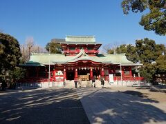 富岡八幡宮は鮮やかで豪華な社殿が目を引きます