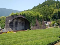日本一短いトンネルと言われている場所に来ました。
