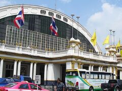 　フアランポーン駅までトゥクトゥクに乗り、そこからはMRTでシーロムへ。
