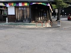 石山寺門前のお店は全て休業中。