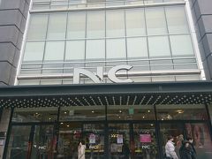NC百貨店で買い物をします。
明日はお昼過ぎの飛行機で帰国なので時間がないので今のうちにお土産などを買っておきます。