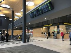 到着したカウナスのバスターミナルは近代的ー！最近移転したんだっけ。
