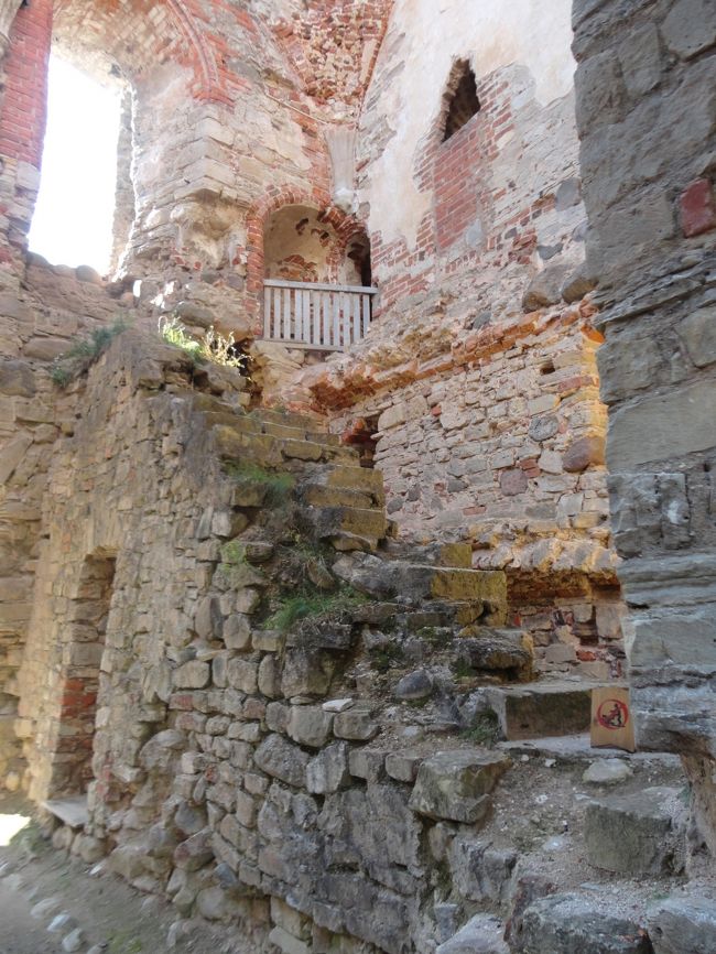 中は複雑な作りになっていますが、結構ボロボロです。