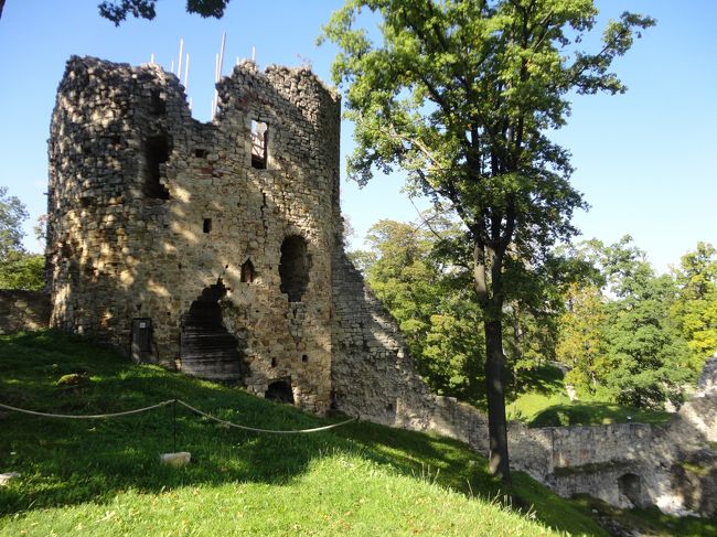 ボロボロの遺跡がありました。